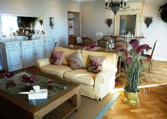 Charming 2 Bedroom Apt In Central Cannes Walking Distance To Beaches Croisette And The Palais 678